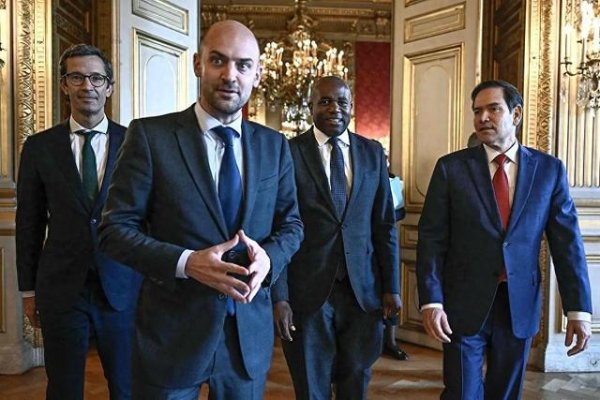 天载配资  特朗普人事大换血, 两个极端反华派, 一个罢官走人, 一个明升暗降