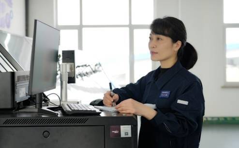 盈易点 劳动者之歌——为战机“神经”把脉的“蓝天工匠”